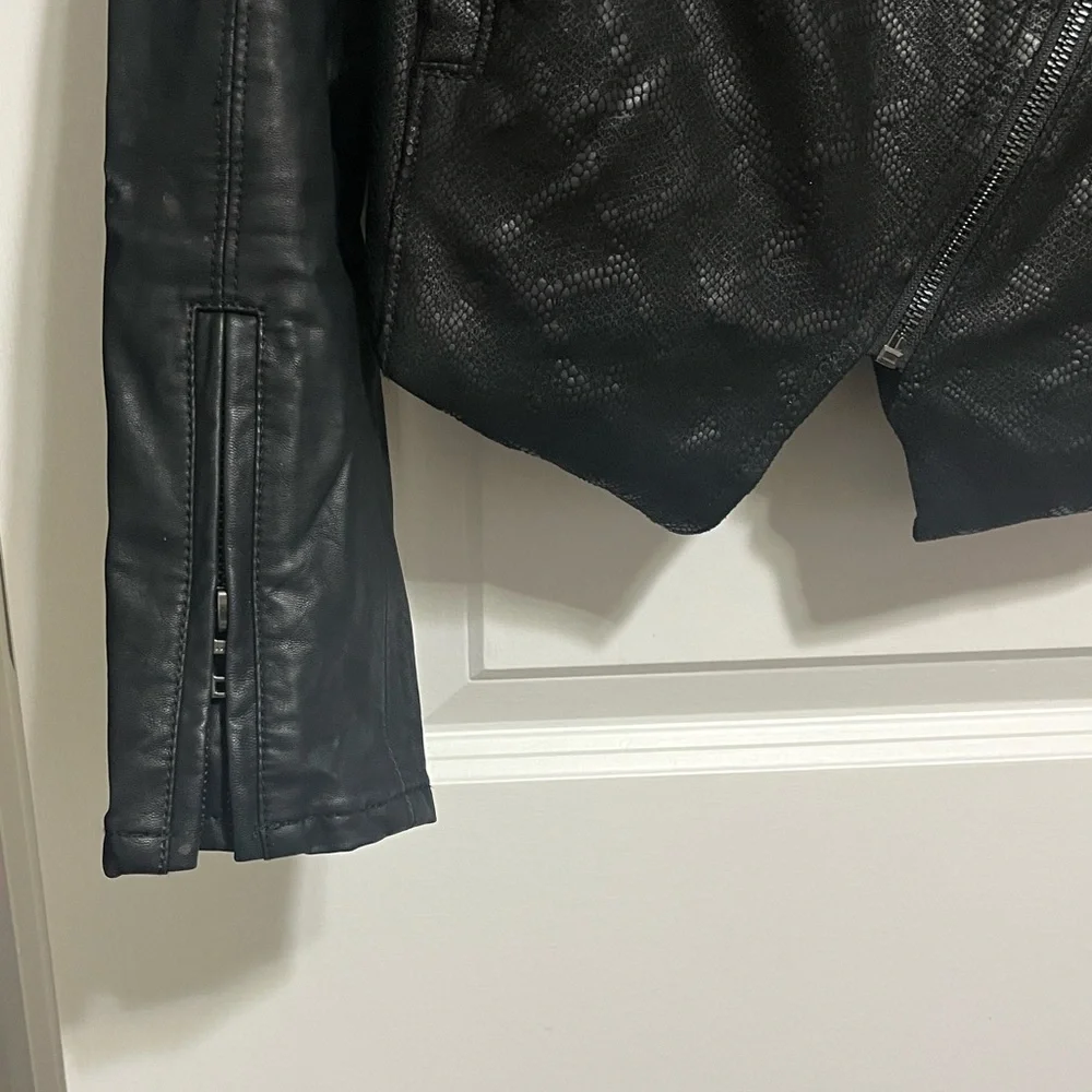 Blank NYC Venom Faux Leather Drape Front Jacket M - Picture 4 of 10